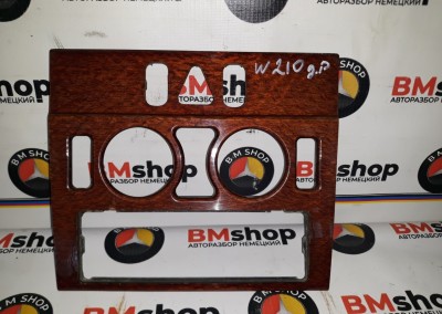 Рамка Центральной панели Мерседес W210